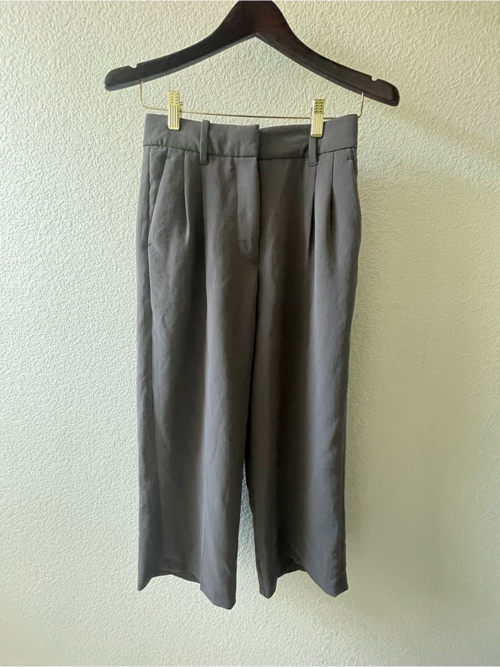 Aritzia Women’s Wilfred Gray Effortless Pant, Cropped Length, Size 2